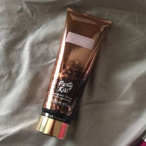 Victoria secret party kiss lotion
